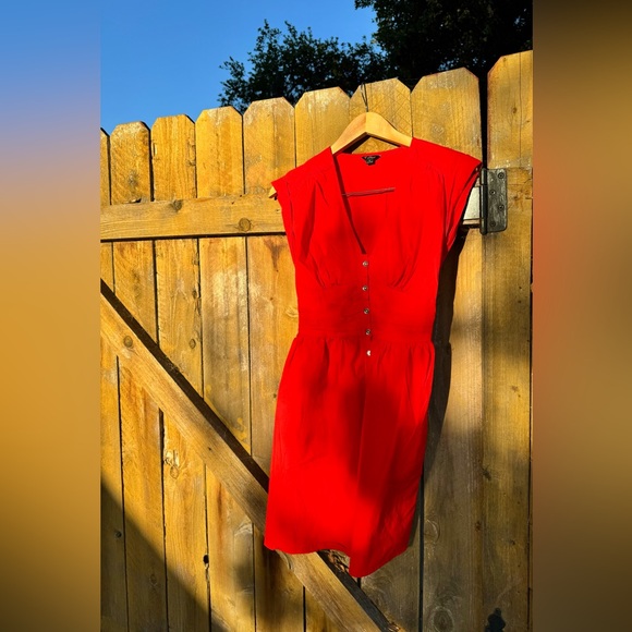 Red guess dress gathered waist - Picture 2 of 3